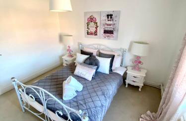 Farmhouse Retreat with Hot Tub, Pool, Horses, Games Room, Free Car Park, Only 45 min from Oxford Circus - Foto 18