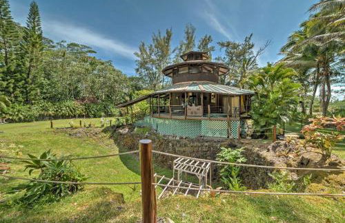 Tropical Cabana with Deck, Hot Tub and Lush Scenery! - Photo 21