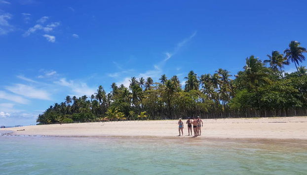 Águas azuis cristalinas em Boipeba