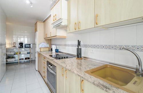 LCR4 - Large 3-Bedroom Apartment Near Beach - Foto 40