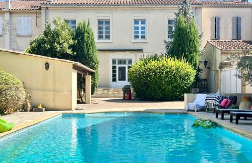 Bourgeois House - 16 personnes, Piscine, 6 chambres, 8 lits, 4 SDB, Centre-ville, CLIM - Foto 2