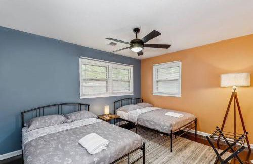 HotTub, King & PoolTable~East Wichita - Foto 25