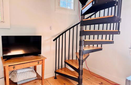 Charming 1BD Loft in Shelburne - Photo 8