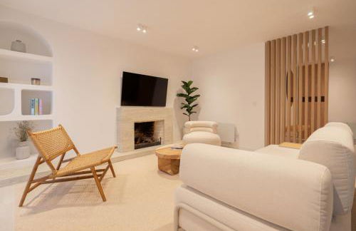 Stylish & Spacious Flat near the Beach by HostWise - Photo 18