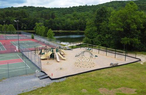 Harmony Hill Stylish 4bd Mountain Retreat, Hot Tub, Games - Foto 55