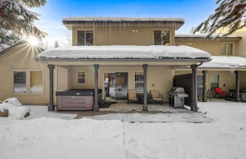 Grandmas Hideaway - walk to downtown, private hot tub, pet friendly with patio - Foto 22