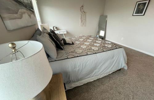 New 4BR Walk to Community Pool & Playground - Foto 12