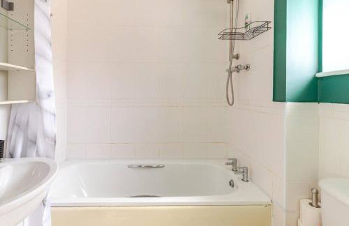 Lovely Apartment with Garden & Parking - Foto 11