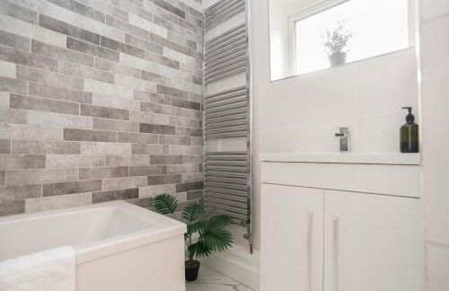 Dawley ProStay – Parking + Fast WiFi - Photo 23