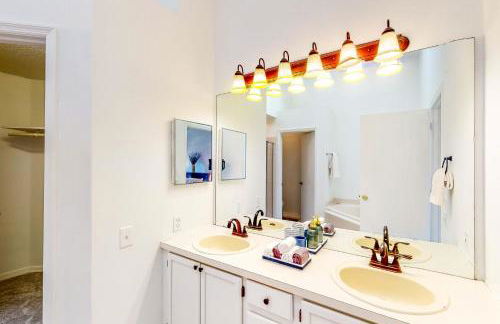 Families with Pets! Home Near Orlando Theme Parks - Photo 23