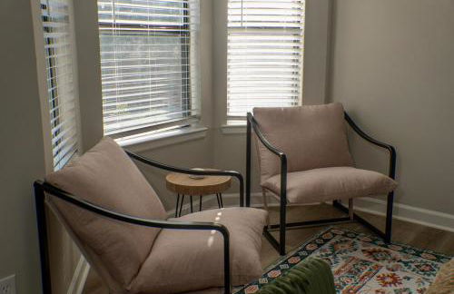 Uptown LUXE Retreat with Parking & Walk to City Center - Foto 8