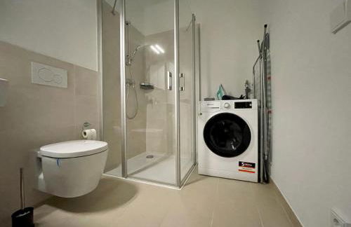 Studio Stevie Nicks I Workplace I 24in Screen I Kitchen I PS4 - Foto 19