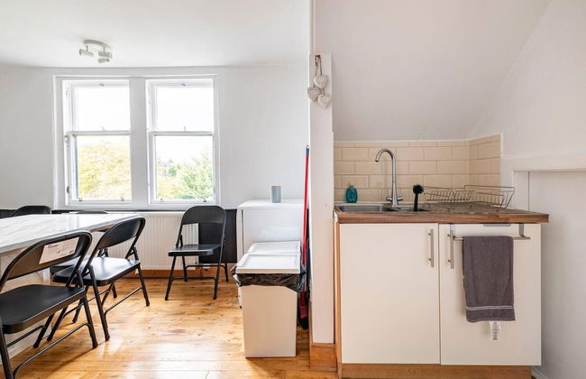 Stunning 5 Bedroom Large Apartment With Parking - Foto 19