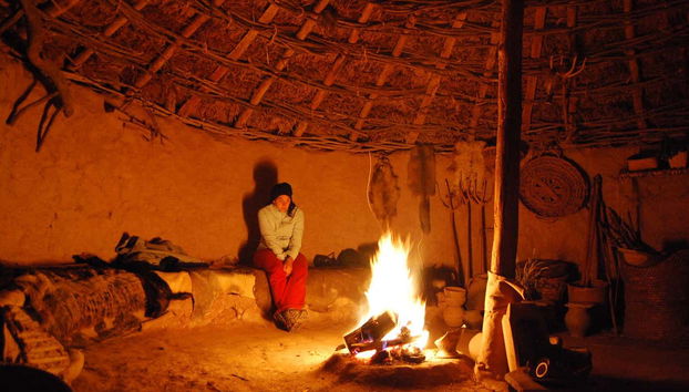 Il focolare all'interno di una delle capanne