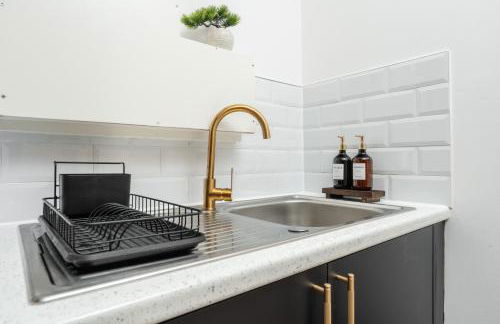 New Modern 2 Bedroom Central Apt Greater Manchester, Sleeps 5, Near Airport with Great Transport Links - Foto 13