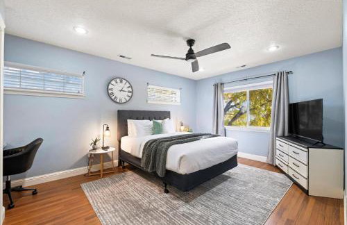 Fire Pit Getaway Shops and Dining 70in TV - Foto 24