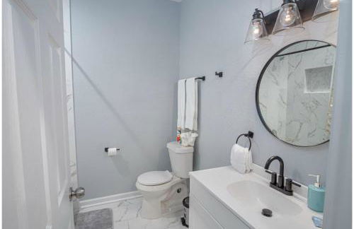 Delightfully Renovated 4 Br/2 BA Near DT Riverwalk - Foto 26