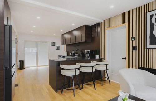 Luxury 3BD Short Walk to Airport - Foto 5