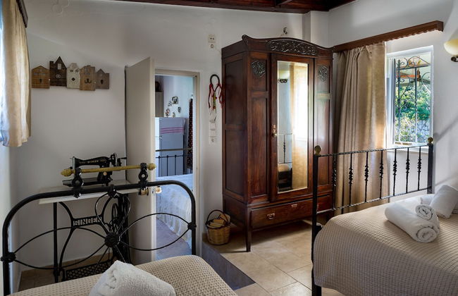 The Olive House - Photo 14