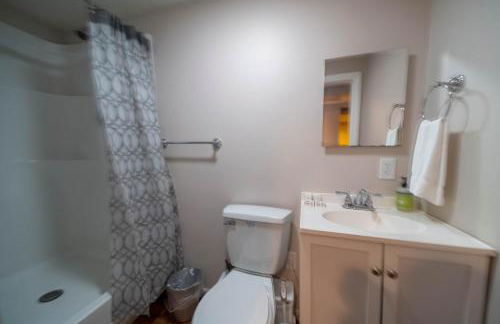 Family Lakefront Adventure House 3BR wFirepit & Scenic - Foto 58