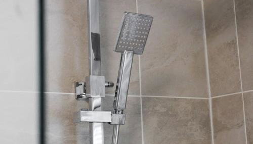 'Station House' Cosy Renovated Family-Friendly Home in Runcorn, Cheshire - Train Station Liverpool Chester Links, Brindley Theatre - Foto 5, Shower