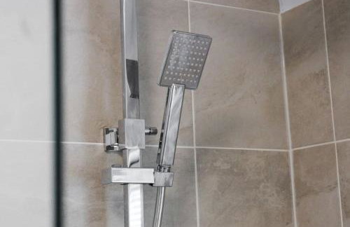 'Station House' Cosy Renovated Family-Friendly Home in Runcorn, Cheshire - Train Station Liverpool Chester Links, Brindley Theatre - Foto 5