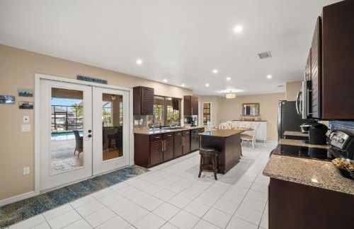 Surfside Beach House - Gorgeous Canal Front Home - Heated Pool & Boat Dock - Foto 27