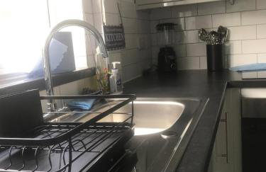 Quiet 2-Bed with Private Garden and Drive - Foto 54