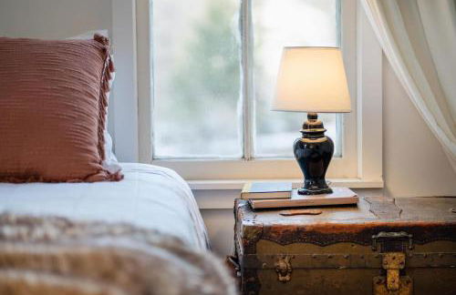 The Swiss Hill Farmhouse - 5 Bedrooms w Hot Tub - Foto 40