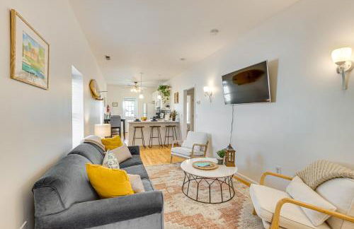 Walk to Beach Keansburg Home with Patio and Fire Pit! - Foto 1