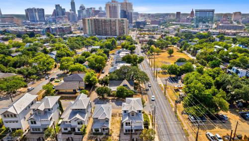 Walk to Restaurants & Entertainment on East Side - Foto 2