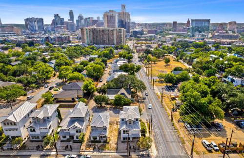 Walk to Restaurants & Entertainment on East Side - Foto 2