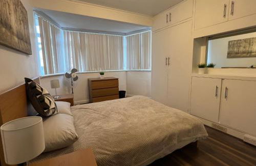 3 Bedroom modern house 15 min to tube, shops near by - Foto 3