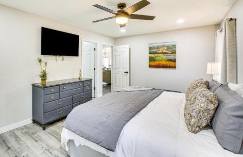 Waterfront Lake Coronado Home with Deck and Views - Foto 14