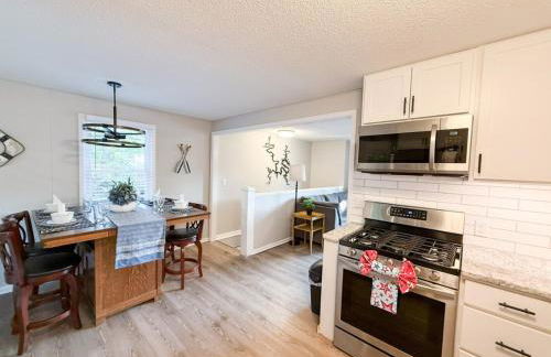 Lakefront 4BD2BADockGrillDecksFirepit-12PP - Photo 4