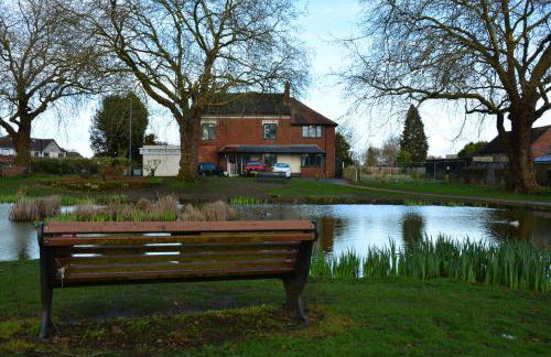 Peaceful Room Overlooking Nature & dedicated bathroom - Foto 13