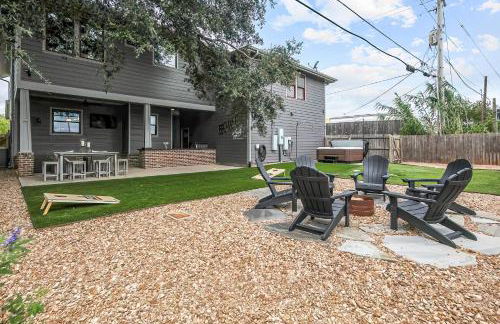 Luxury 5 BR 4 Bath, Hot Tub, Outdoor Kitchen, Across Street from Kyle Field! - Foto 51