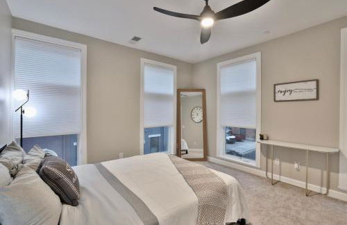 *New* XquisiteMidCenturyM0d~ Condo *OTR* w/Parking - Foto 9
