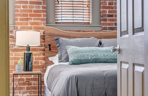 Modern, Insta-Worthy 2B Townhome in Walkable Springfield! - Photo 17