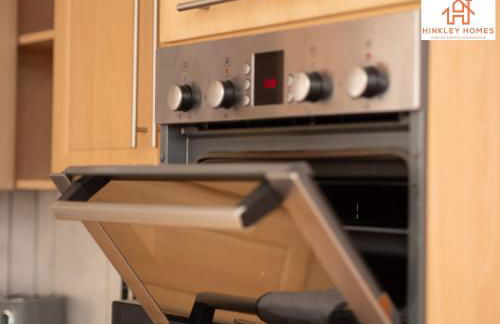 Large Home - Free Parking-WiFi By Hinkley Homes Short Lets & Serviced Accommodation - Foto 18