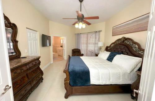 Luxurious 4-Bedroom House with Pool - Foto 14