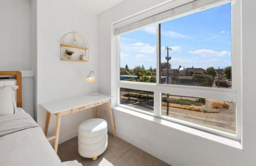 NEW! Central Ballard 3BR Townhome Fits 8 Free Parking AC Family Friendly - Foto 17