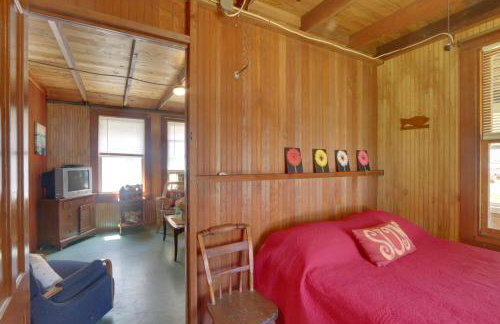 Grandmas Cottage with Sunroom Walk to Beach - Foto 14