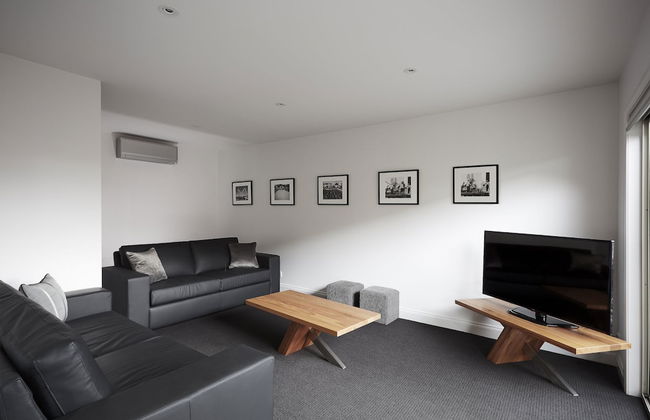 Mansi on Raymond - Photo 44