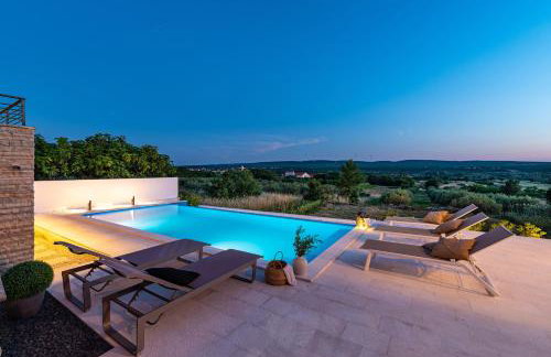 Villa Matea - heated pool, peace, view - Photo 3