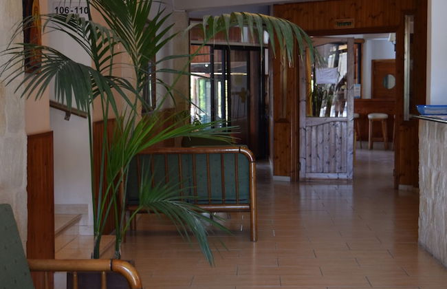 Anna Hotel Apartments - Photo 4