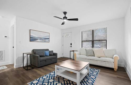 8 Minutes to UNC - Outdoor Deck - Washer and Dryer - Foto 7