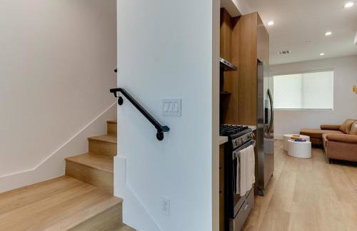 Modern Luxe Retreat Six-Bedroom - Photo 42