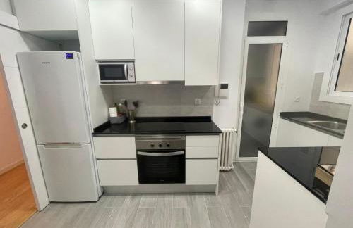 Family-Friendly Home in Central Barcelona 4BDR - Photo 17