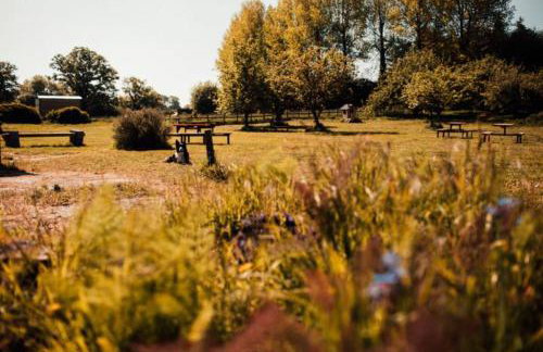 Gaggle of Geese Pub - Shepherd Huts & Bell Tents - Foto 6